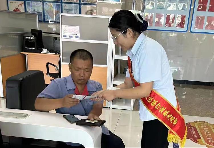 建行萊蕪分行鐵銅溝支行 普及金融知識(shí)助力守住群眾“錢袋子”